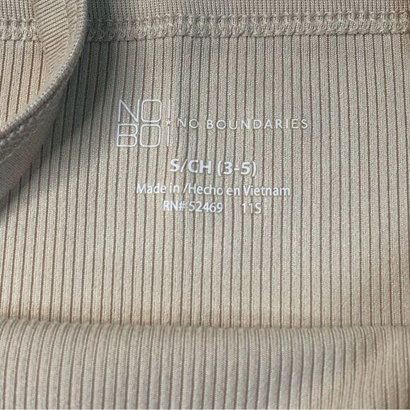 NO BOUNDARIES bundle of two tank tops - Picture 2 of 8